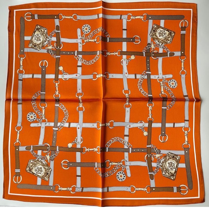 Carré de soie 100% - Motif Sellerie Royale (53×53 cm)