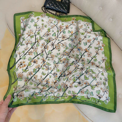 Carré de soie 100% - Motif Jardin Printanier (68×68 cm)