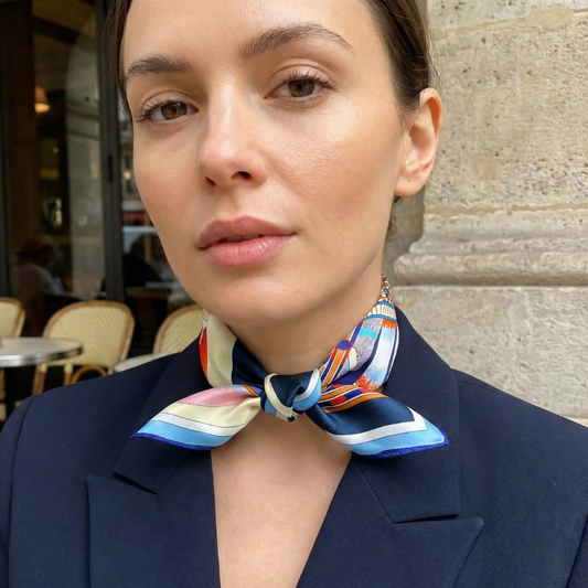 Carré de soie 100% - Motif Nuit Parisienne (53×53 cm)